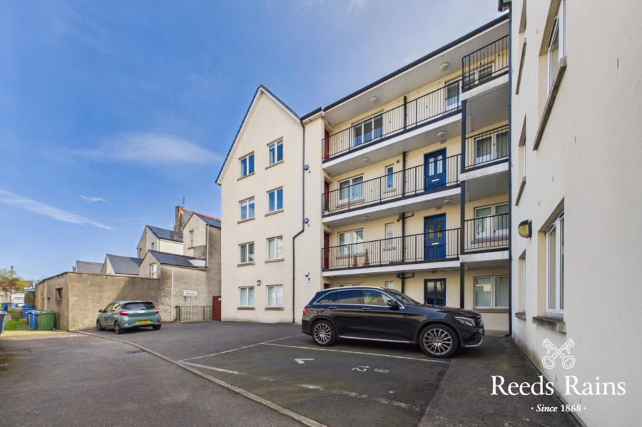 Flat 12, 4 Princetown Avenue