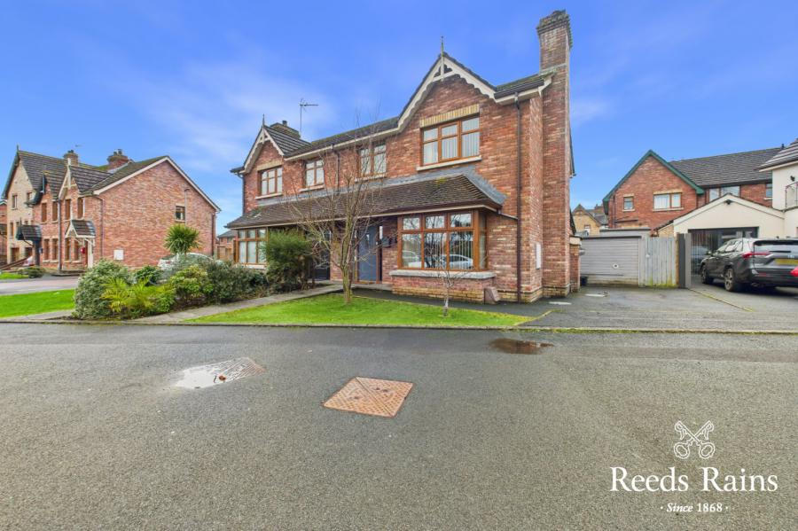 17 Stonebridge Green