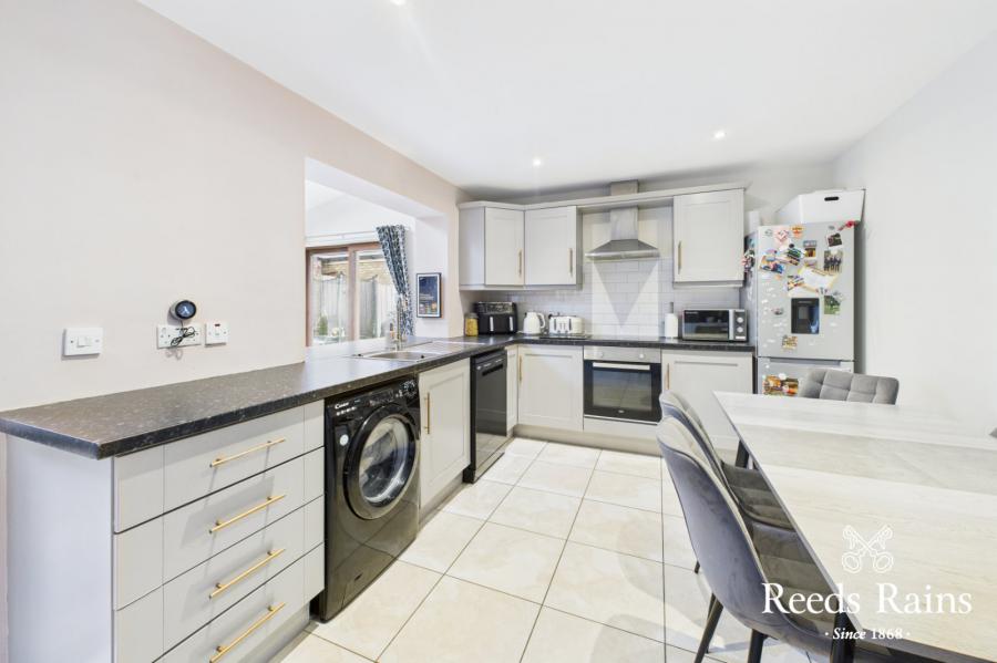 17 Stonebridge Green