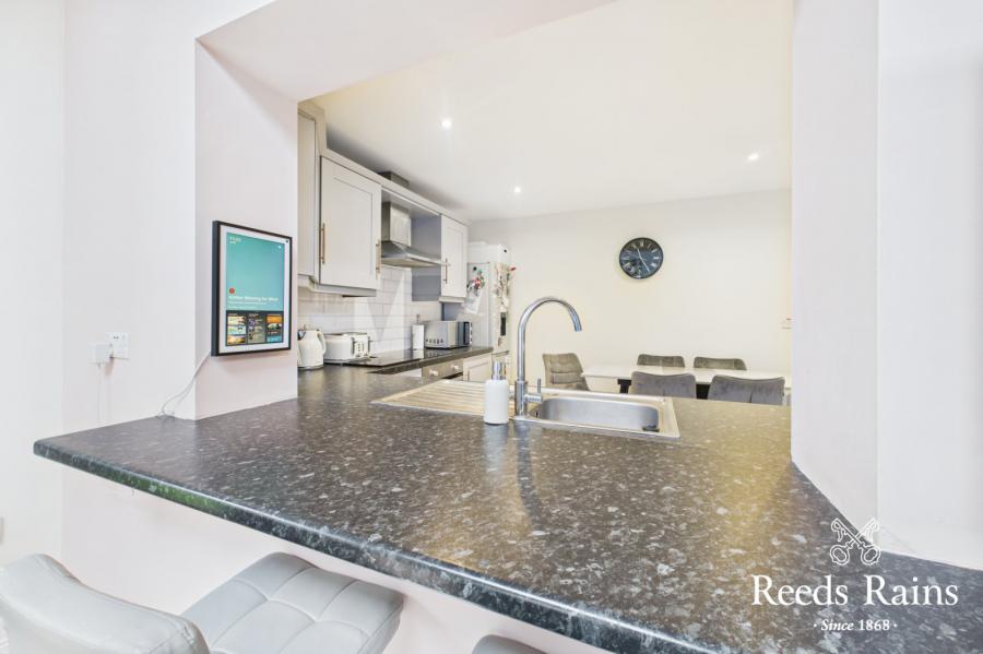 17 Stonebridge Green