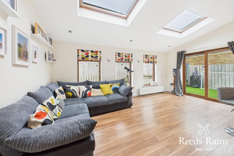 17 Stonebridge Green