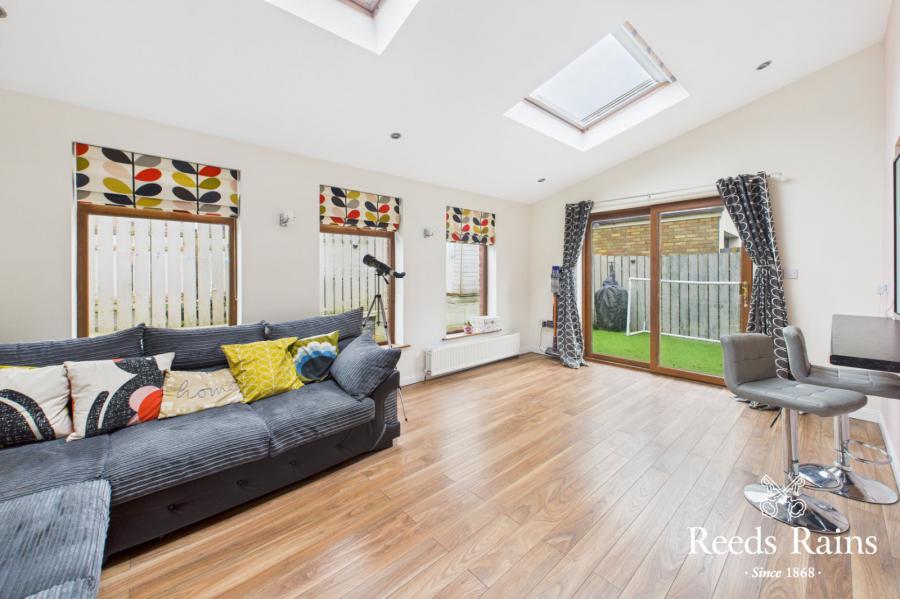 17 Stonebridge Green