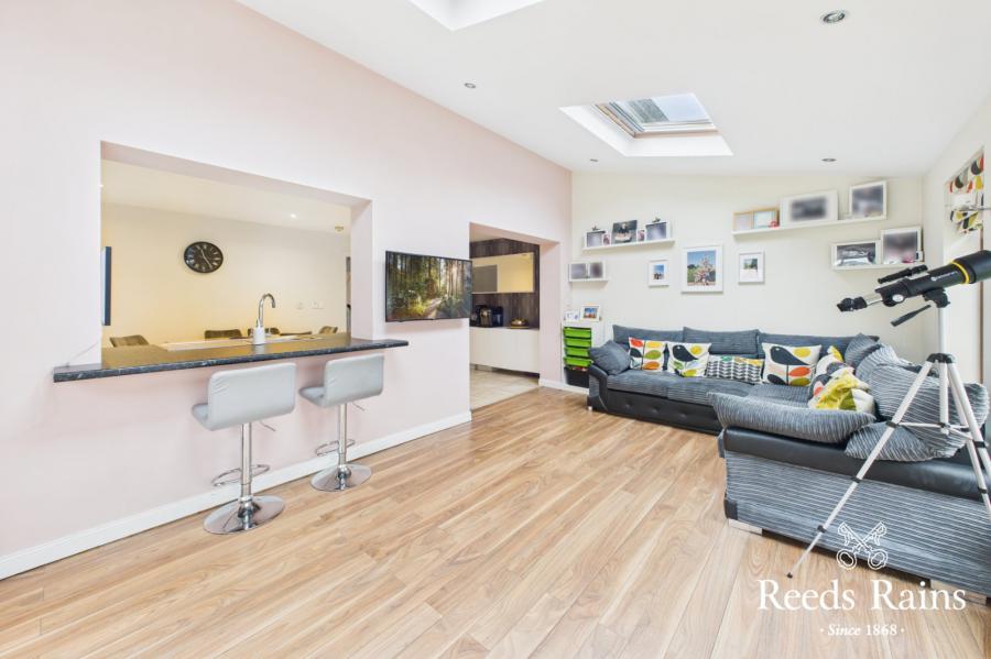 17 Stonebridge Green