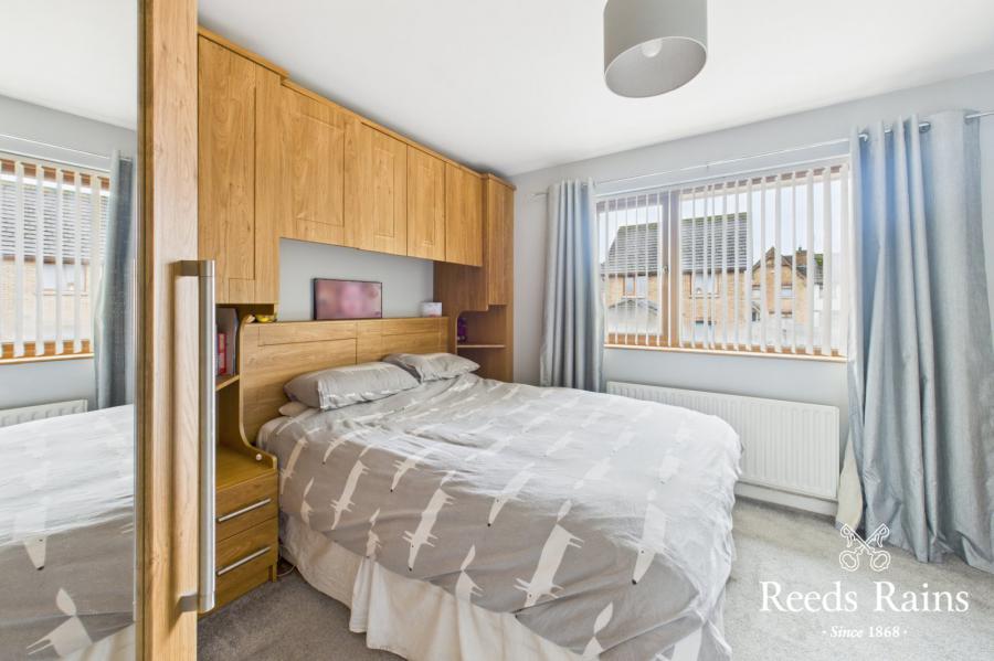 17 Stonebridge Green