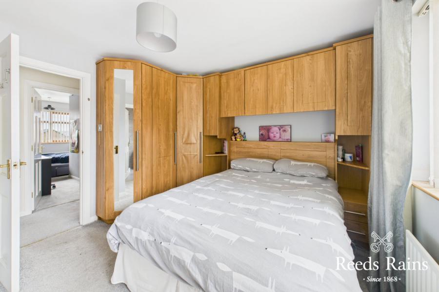 17 Stonebridge Green