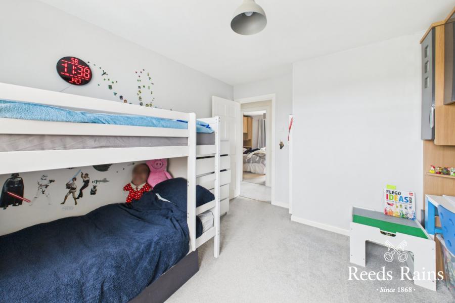 17 Stonebridge Green