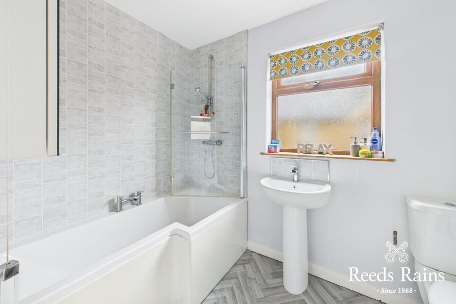 17 Stonebridge Green