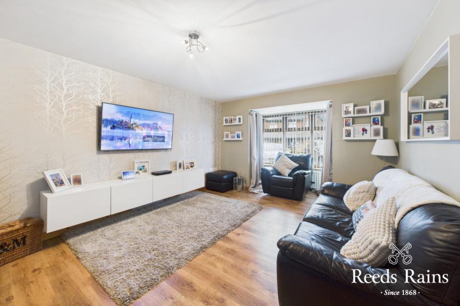 17 Stonebridge Green