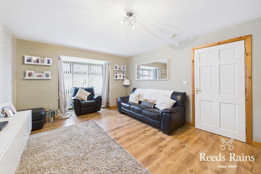 17 Stonebridge Green