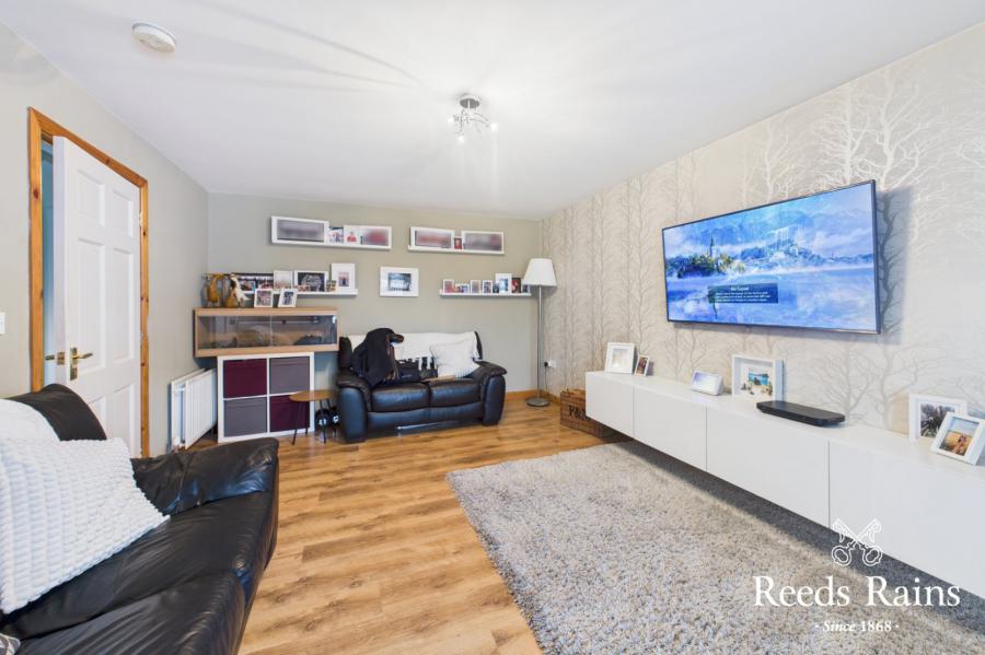 17 Stonebridge Green