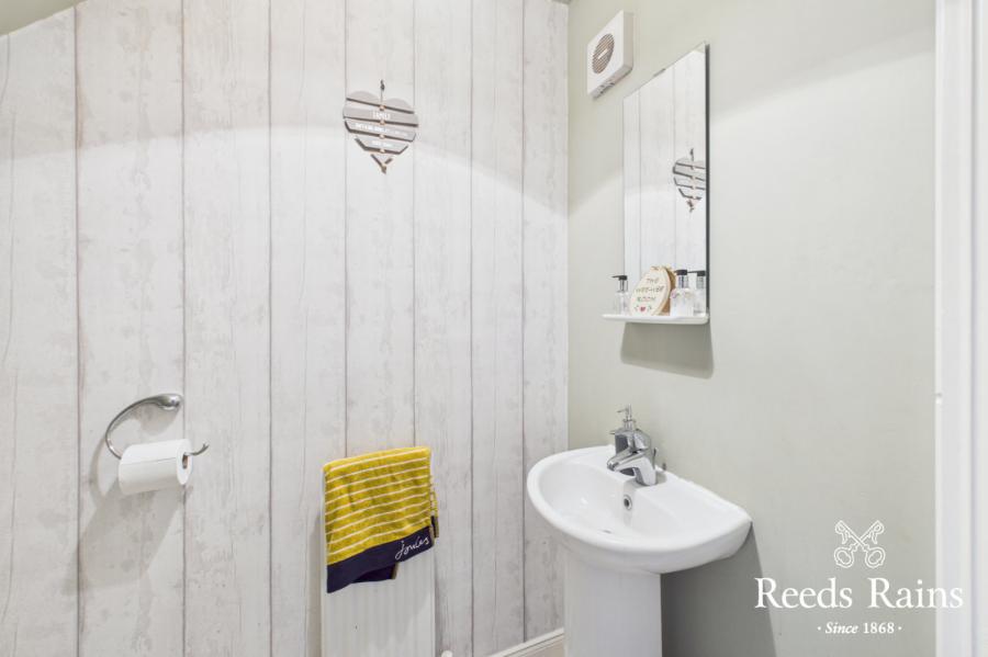 17 Stonebridge Green