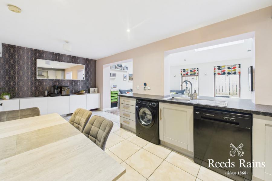 17 Stonebridge Green