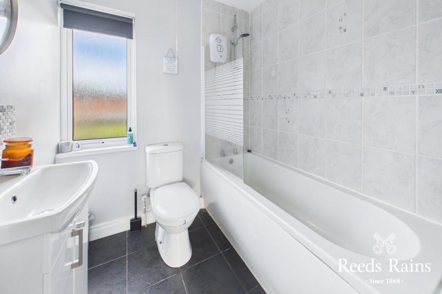 30 Grovehill Gardens