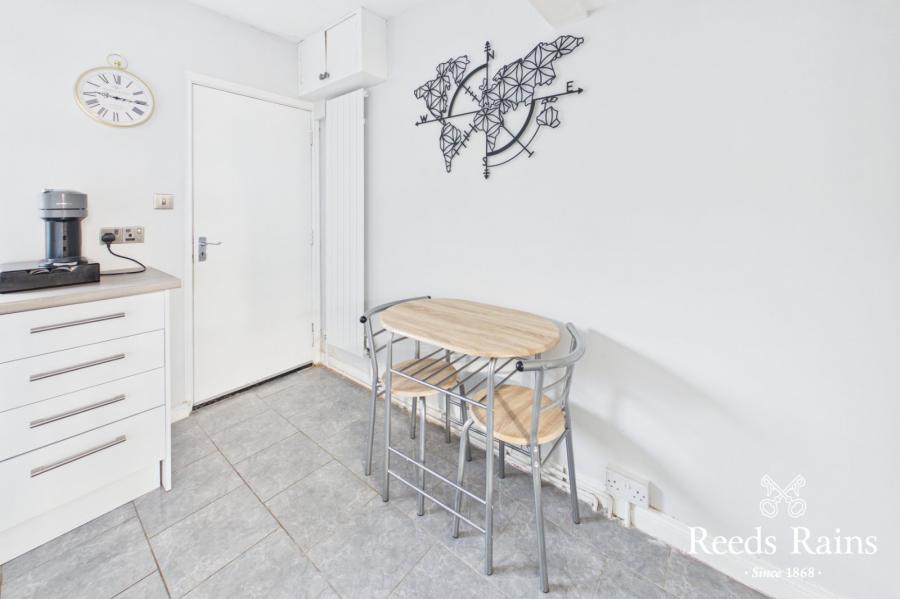 30 Grovehill Gardens