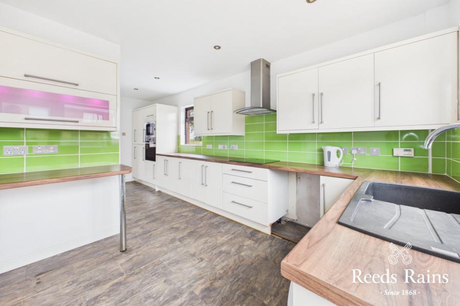 10 Balmoral Crescent