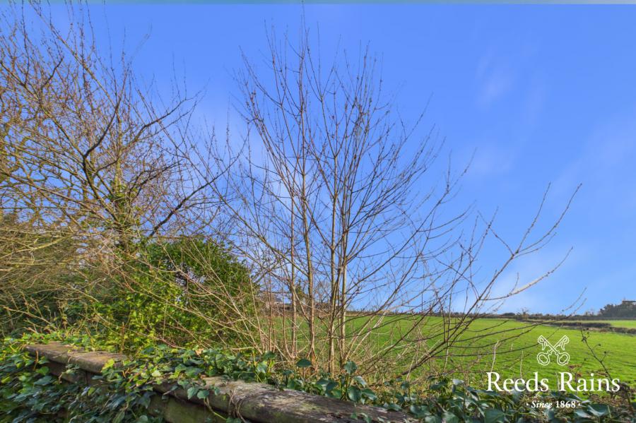 10 Balmoral Crescent