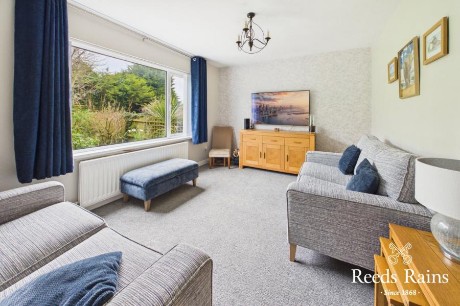 25 Cleland Park North