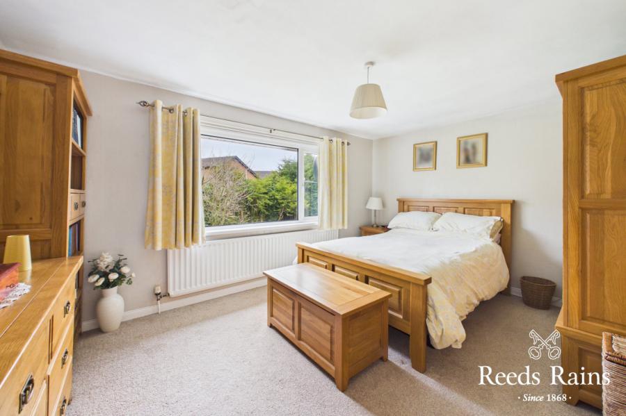 25 Cleland Park North