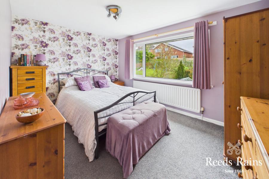 25 Cleland Park North