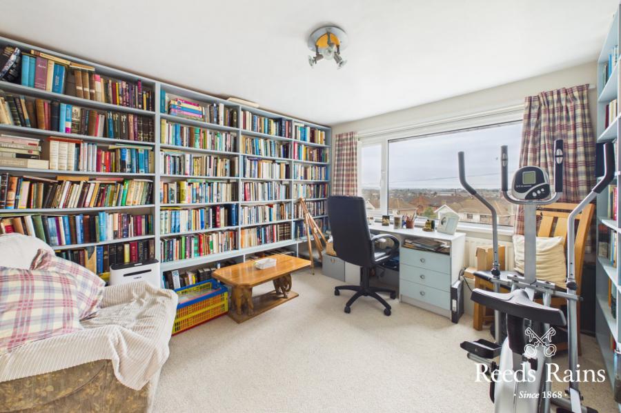 25 Cleland Park North