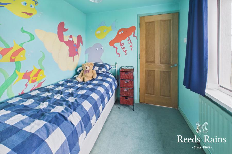 25 Cleland Park North