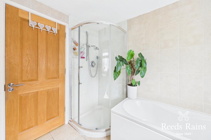 25 Cleland Park North