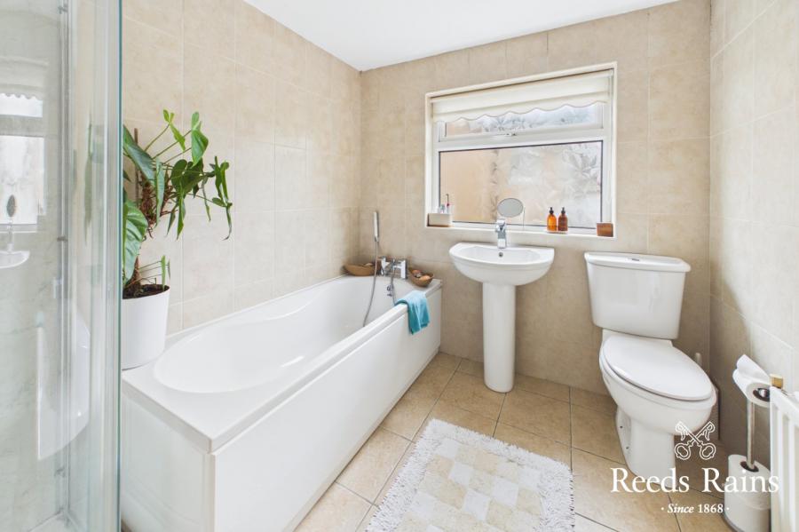 25 Cleland Park North