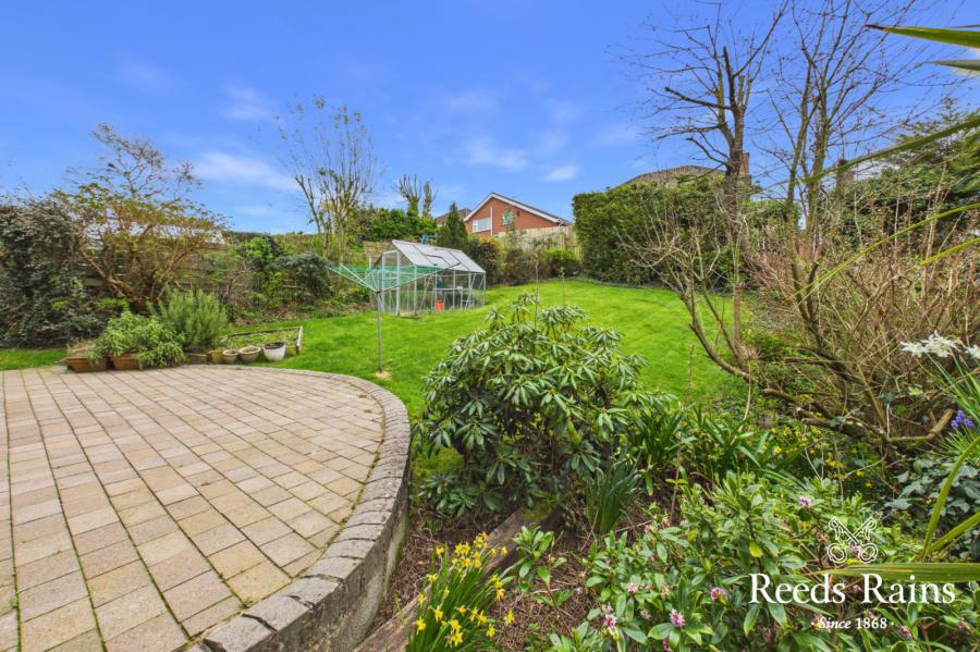 25 Cleland Park North