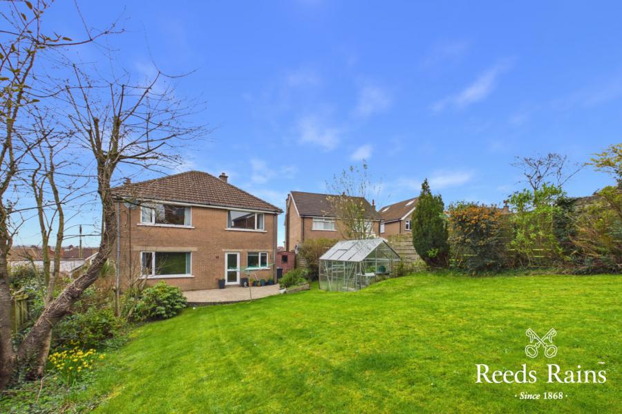 25 Cleland Park North