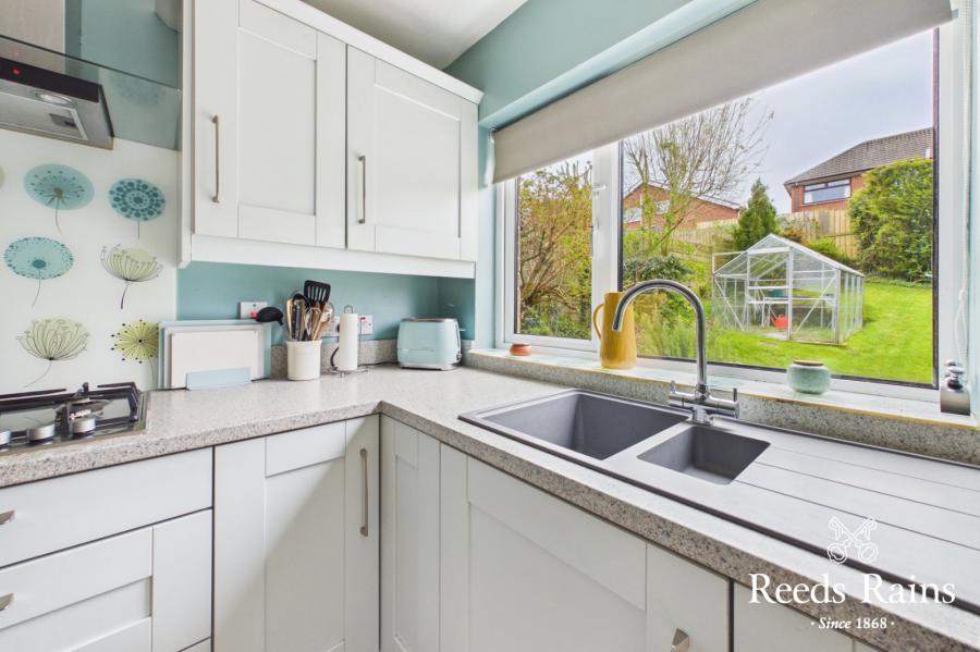 25 Cleland Park North