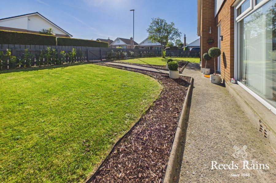 1 Rossinver Gardens
