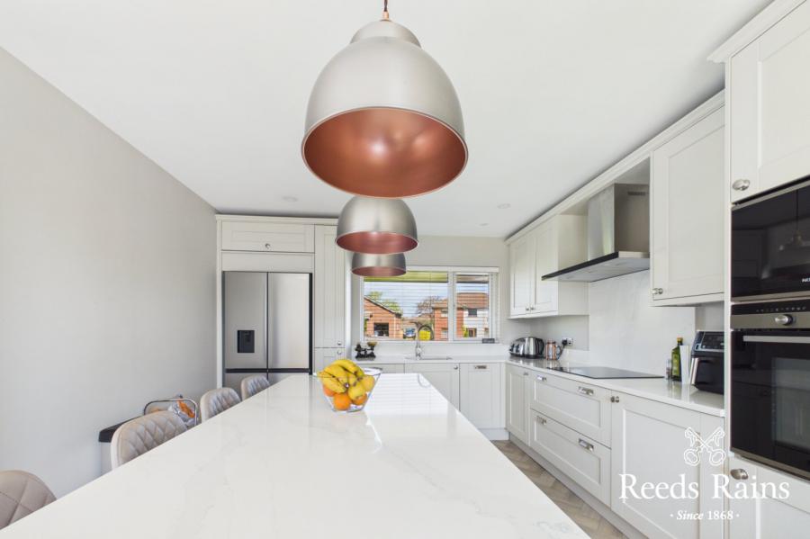 10 Beechfield Avenue