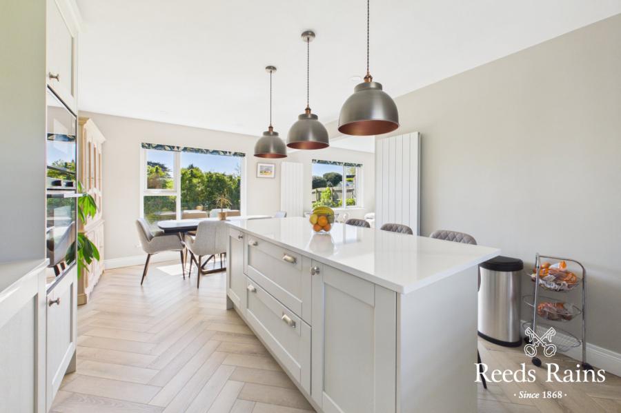 10 Beechfield Avenue