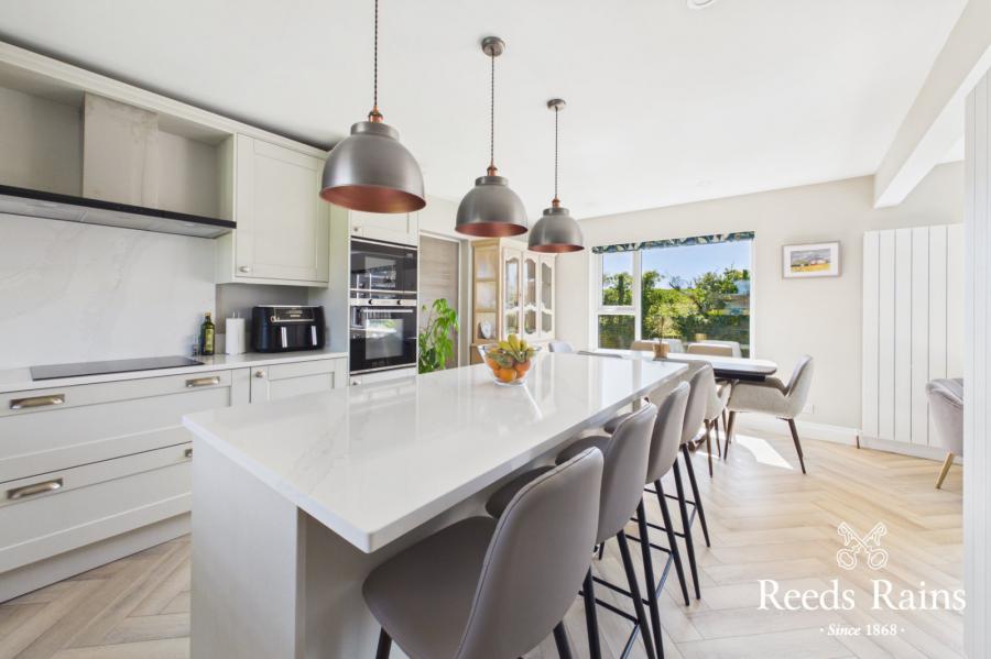 10 Beechfield Avenue