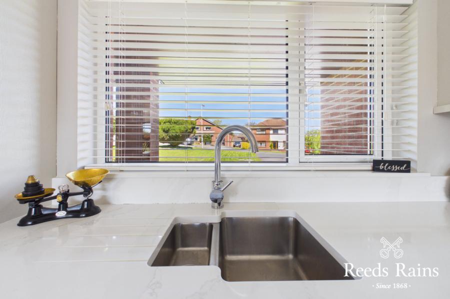 10 Beechfield Avenue