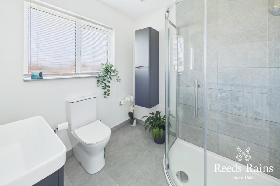 10 Beechfield Avenue