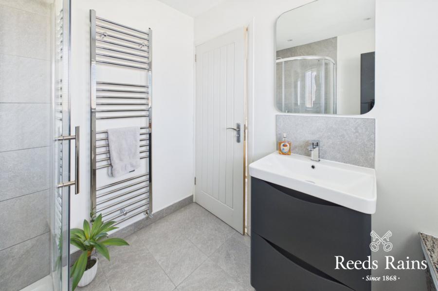 10 Beechfield Avenue