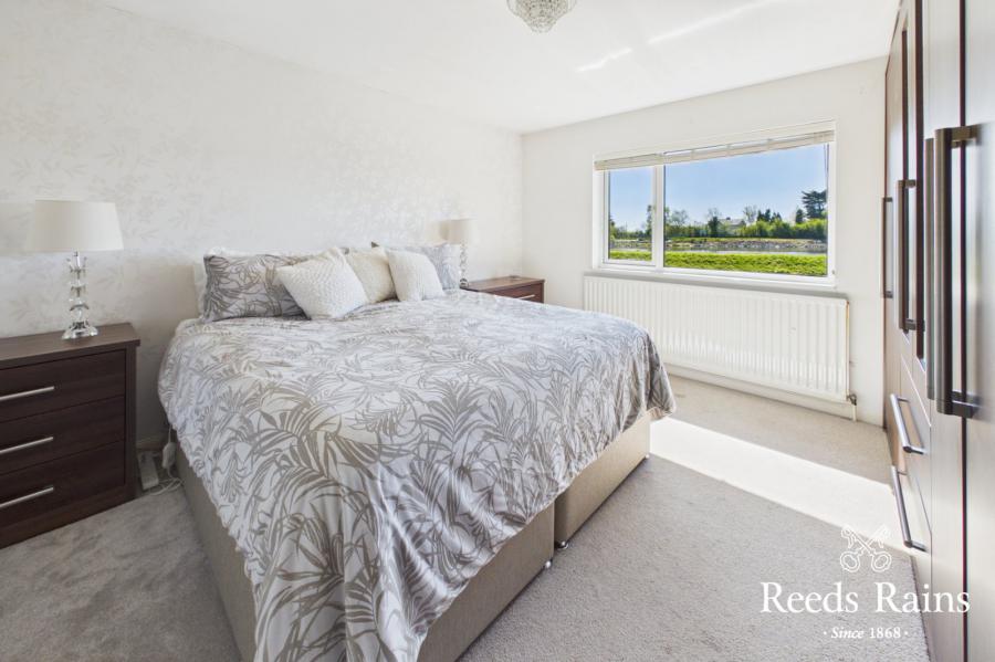 10 Beechfield Avenue