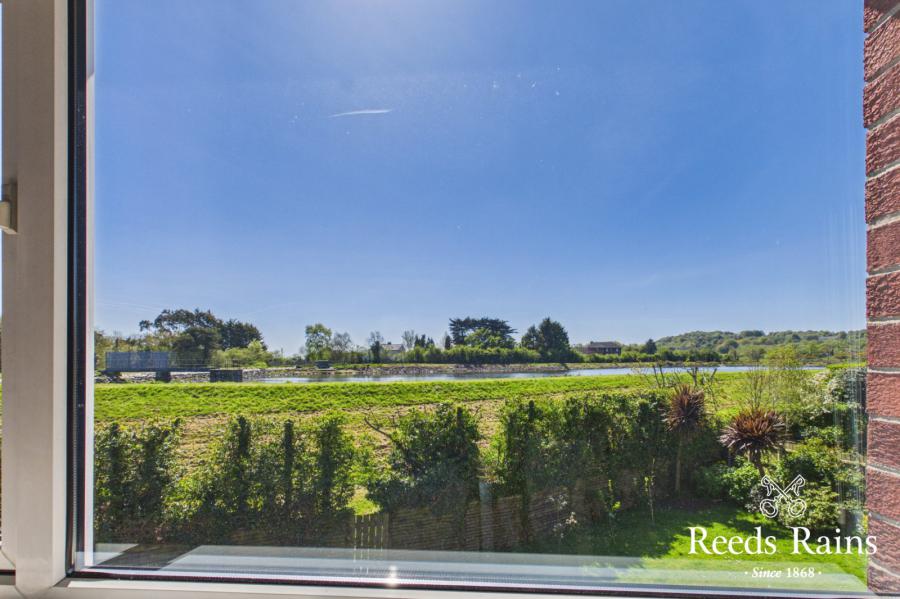 10 Beechfield Avenue