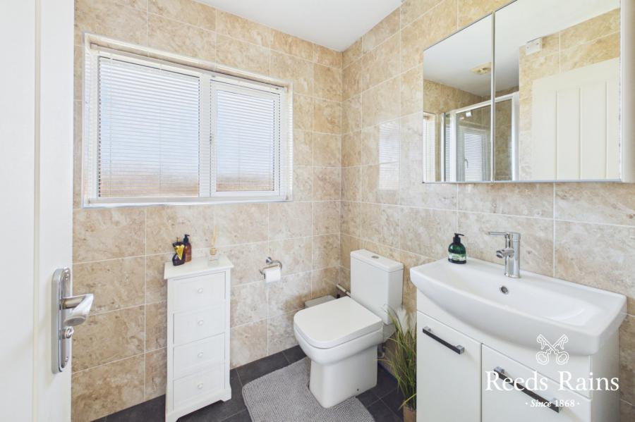 10 Beechfield Avenue