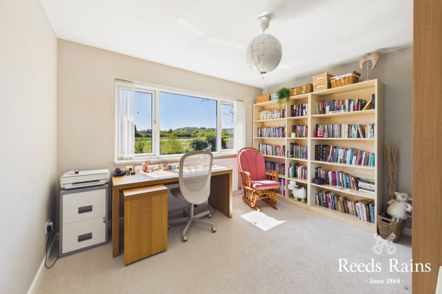 10 Beechfield Avenue