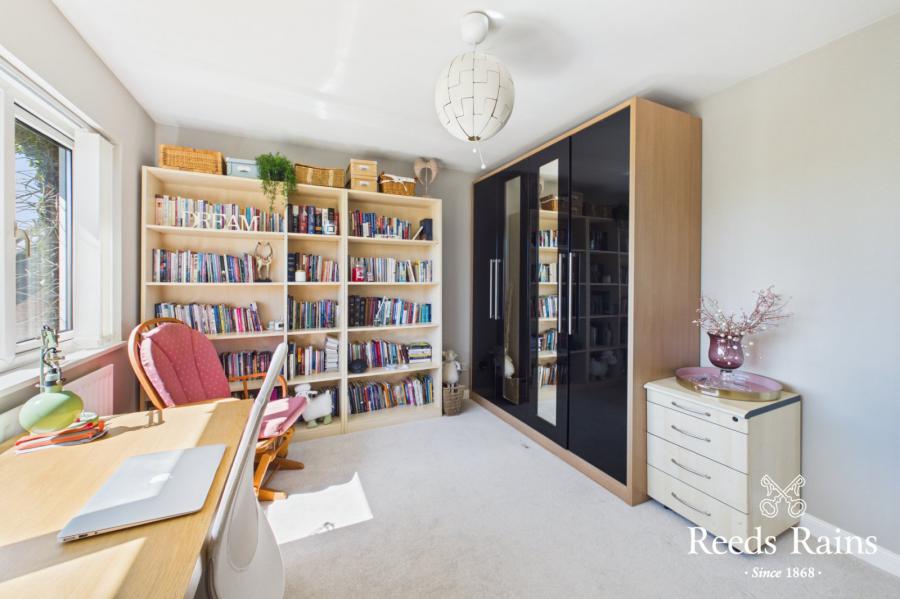 10 Beechfield Avenue