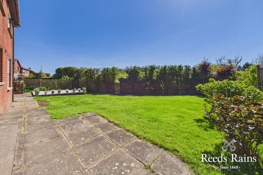 10 Beechfield Avenue