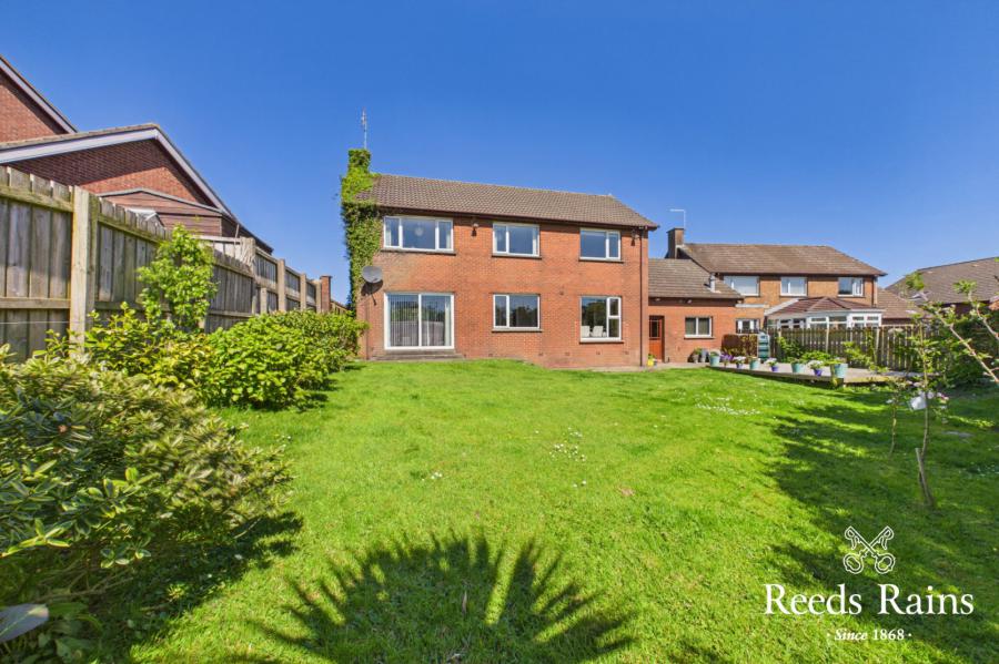 10 Beechfield Avenue