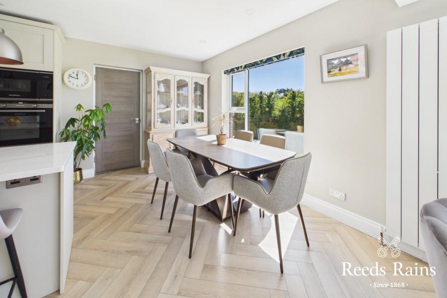 10 Beechfield Avenue