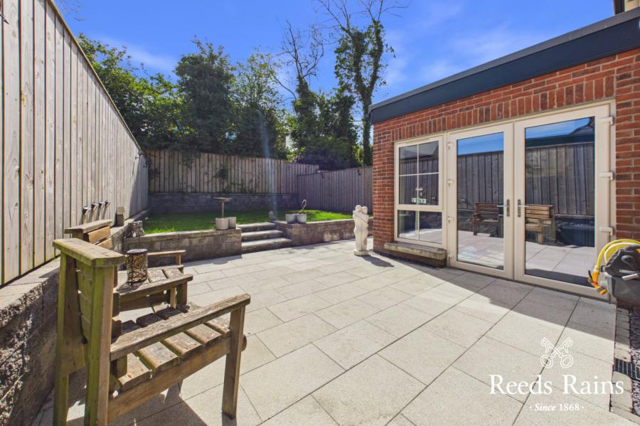 44 Helens Wood Green