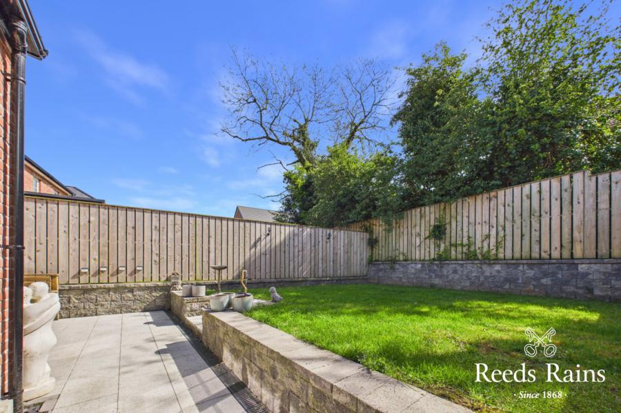 44 Helens Wood Green