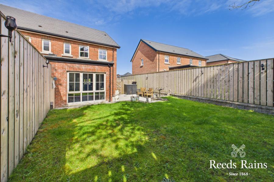 44 Helens Wood Green