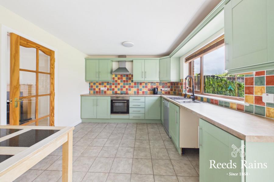 27 Stonebridge Gardens