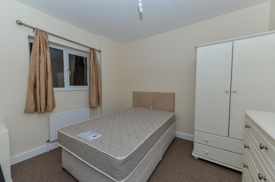 712 College Court Central, King Street